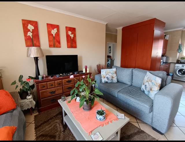 3 BEDROOM TOWNHOUSE FOR SALE IN NEW MARKET PARK